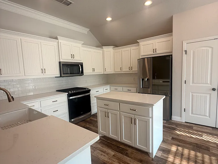 5007 Cy Young Dr — Photo 5