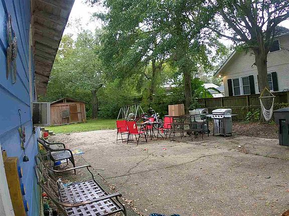 3rd image of 211 Mary Ann Ave