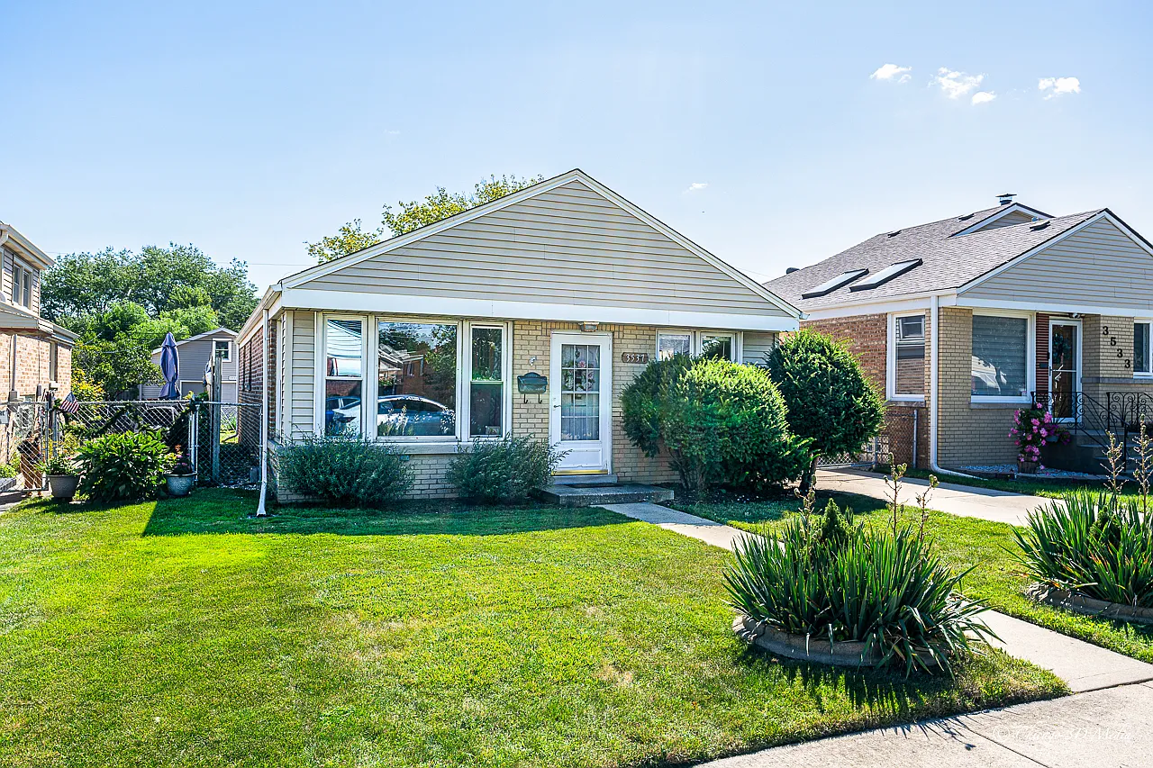 3537 George St photo 1
