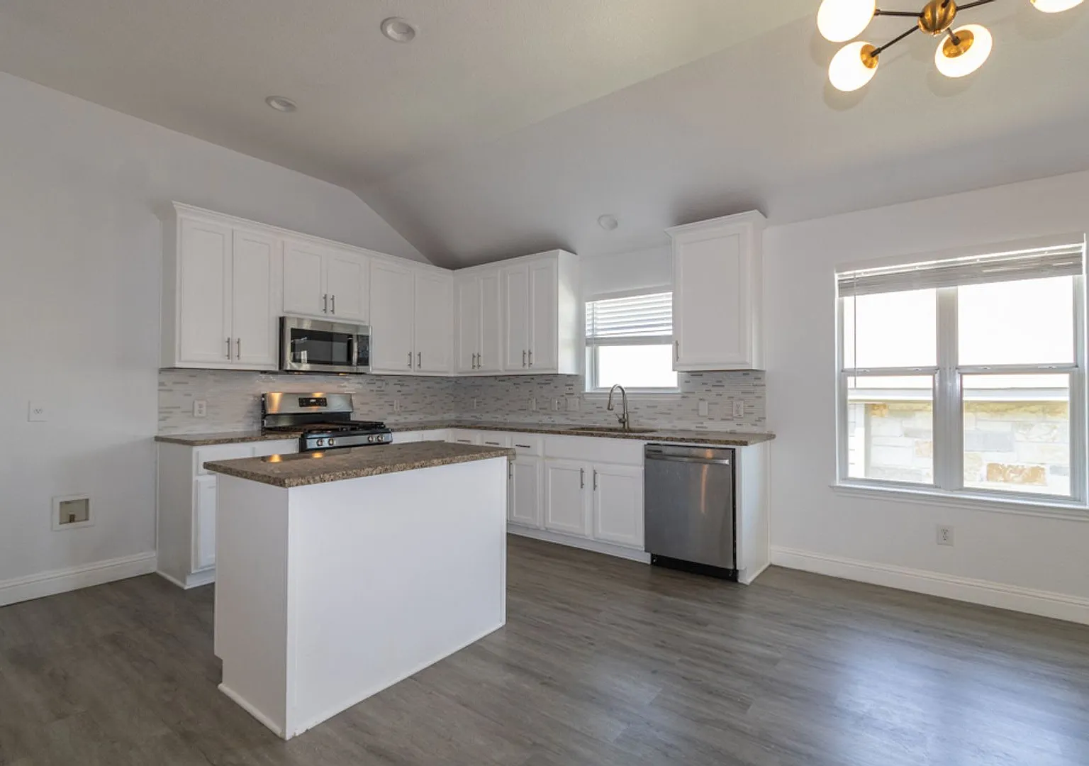2005 Rachel Ln Round Rock, TX 78664 — Photo 4