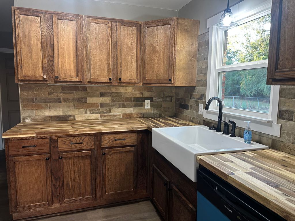 115 Oak Grove Rd - Property Image