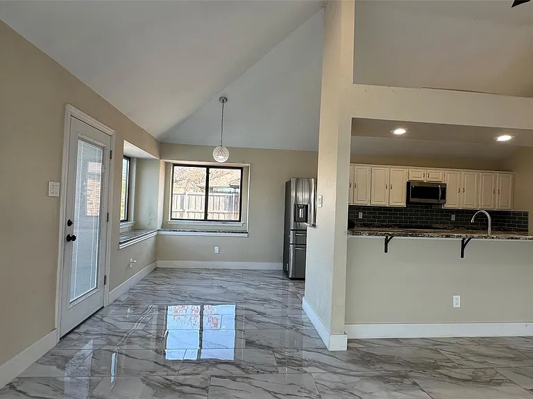 3925 Capricorn Ct — Photo 10