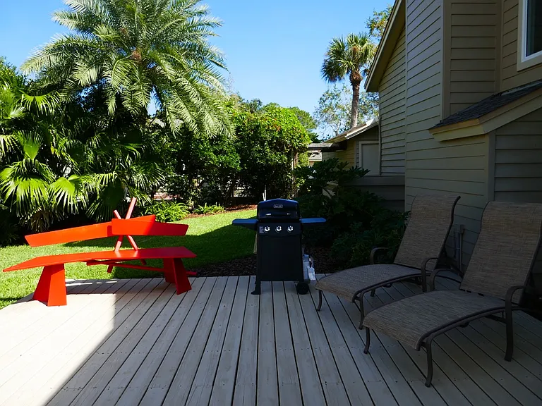 Deck/back yard