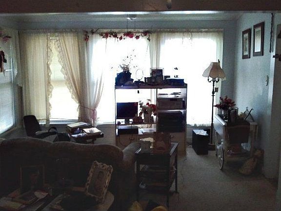 3rd image of 303 E Hinton Ave