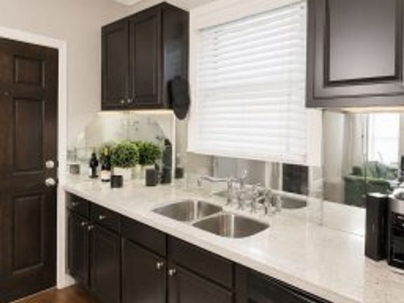 4th image of 4417 Swiss Ave APT 6