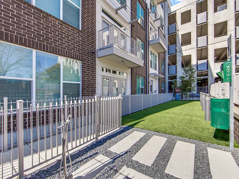 The Monarch Medical District Apartments — Photo 11