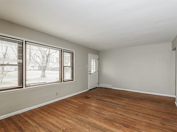 4th image of 1912 Overland Dr