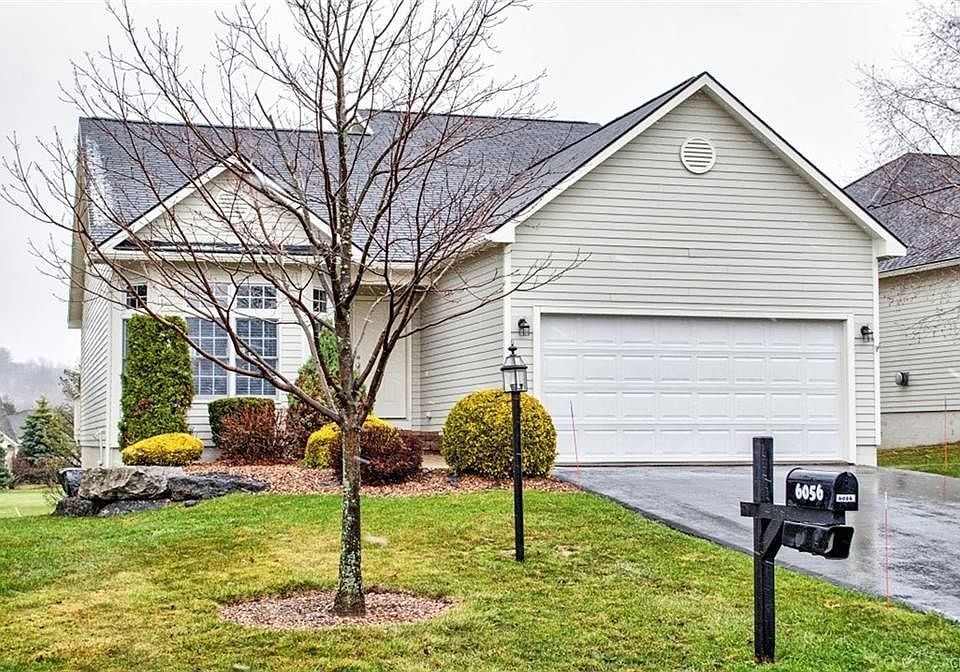 Free Standing Condo on golf course.