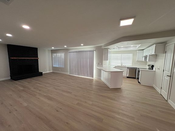 Living Room / Kitchen