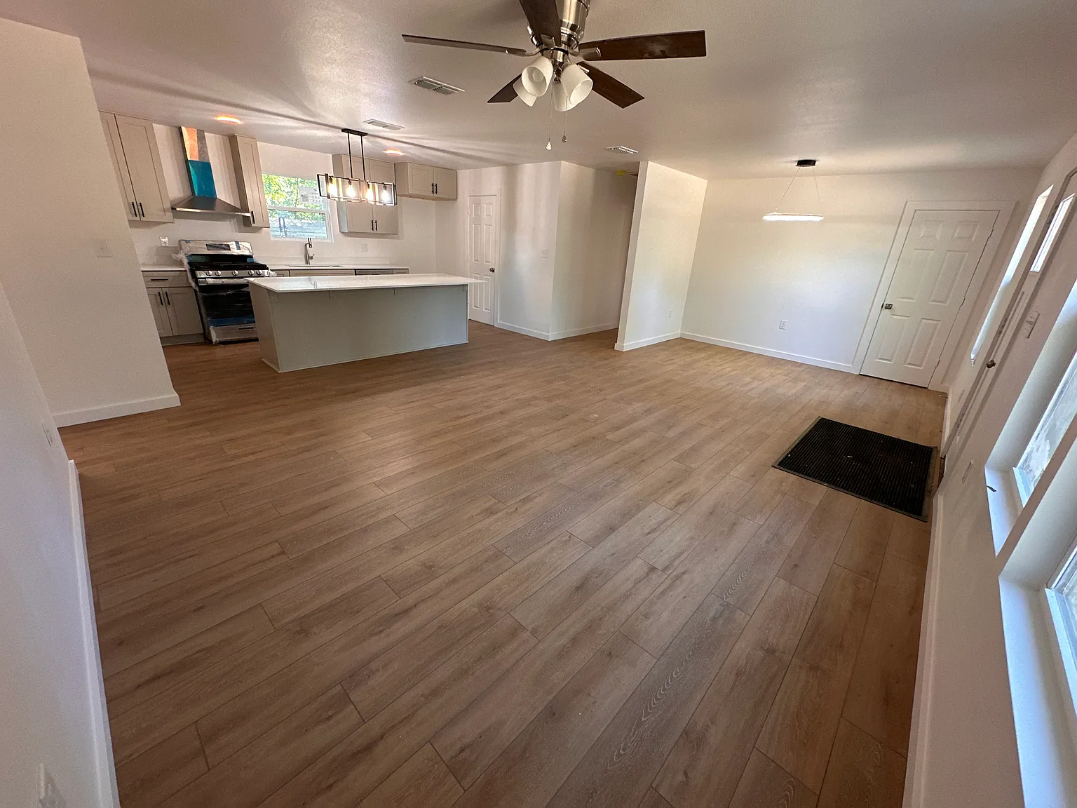 3 bed, 1350 sqft, $2,000 — Photo 3