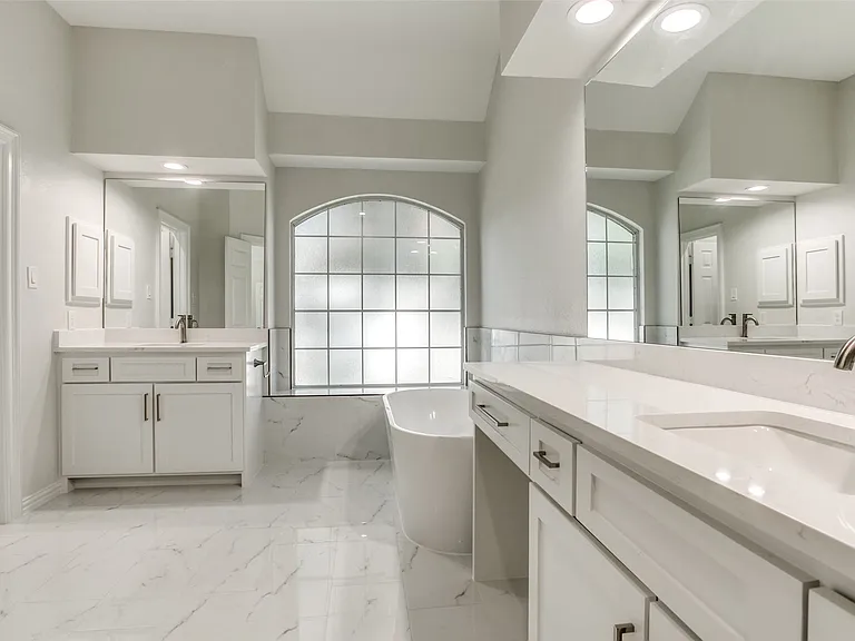 1270 Lakeway Dr — Photo 28