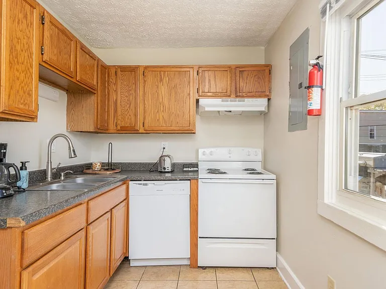 1363 Indianola Ave — Photo 8