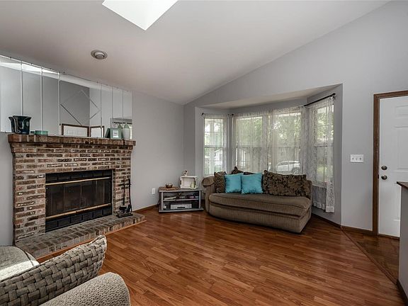 4th image of 11015 Florence Ave