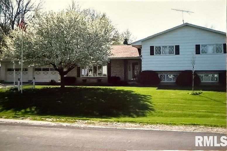 1st image of 4 Hillcrest Dr