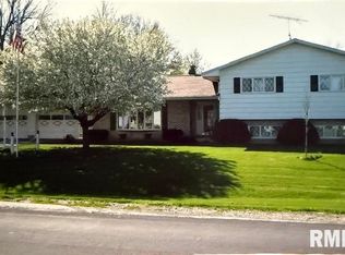 4 Hillcrest Dr, Bushnell, IL 61422