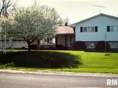 4 Hillcrest Dr, Bushnell, IL, 61422