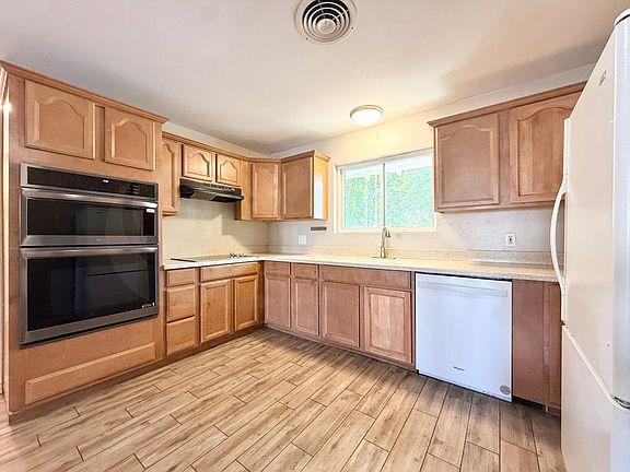 3rd image of 337 N Williams