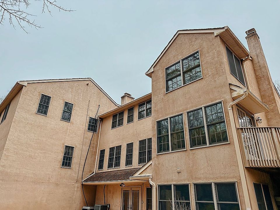 2nd image of 1190 Radnor Hill Rd
