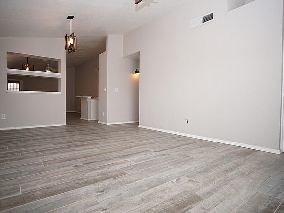 3rd image of 5037 Ballinger Dr