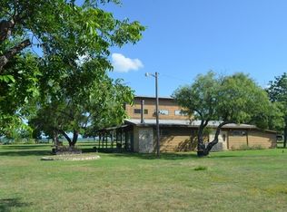 602 E Island Dr, Bluffton, TX 78607