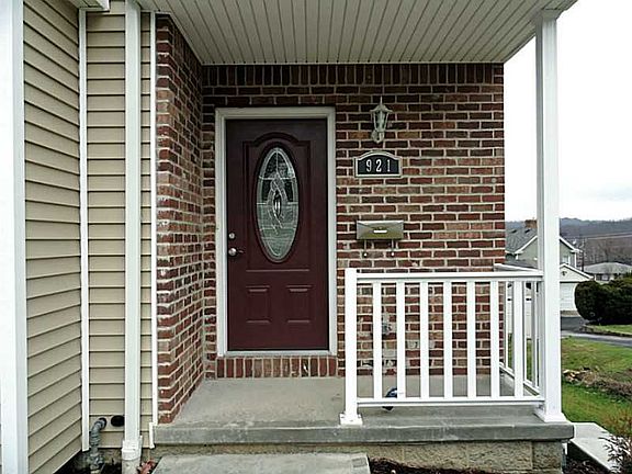 2nd image of 925 N 2nd St