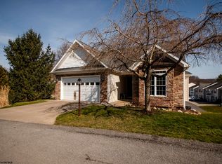 11 Pleasant Ridge Ln, Morgantown, WV 26508