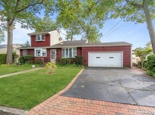 822 Elmwood Rd, West Babylon, NY 11704