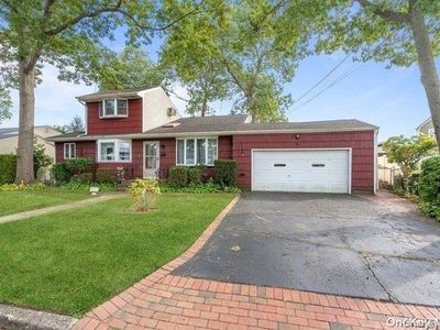 822 Elmwood Road, West Babylon, NY, 11704