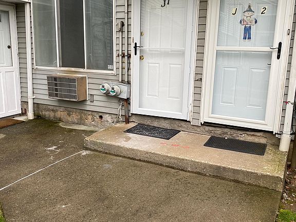 3rd image of 126 Cassidy Pl APT J1
