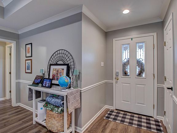 3rd image of 4 Riviera Dr