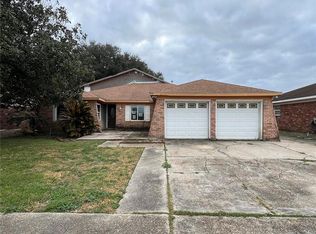 2039 Spanish Oaks Dr, Harvey, LA 70058