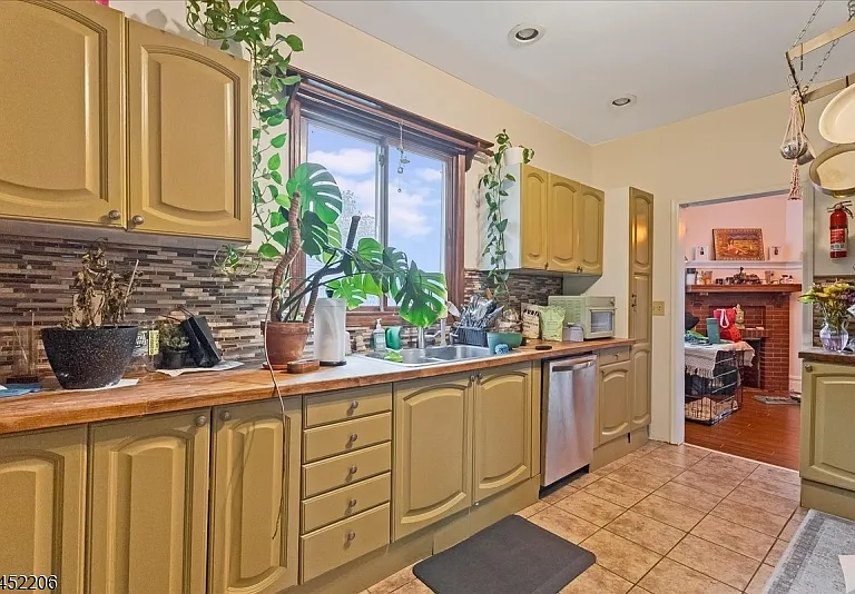 20 Howe Ave #2 — Photo 9