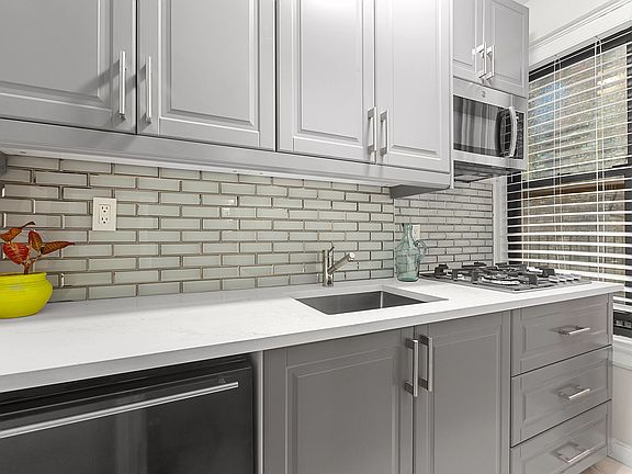 3rd image of 321 E 54th St APT 5C