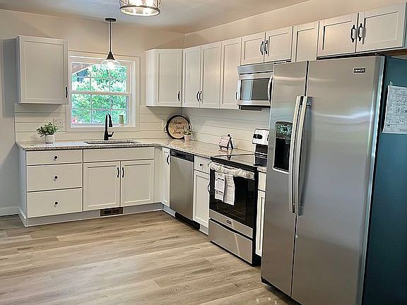 5th image of 128 E Adams Ave