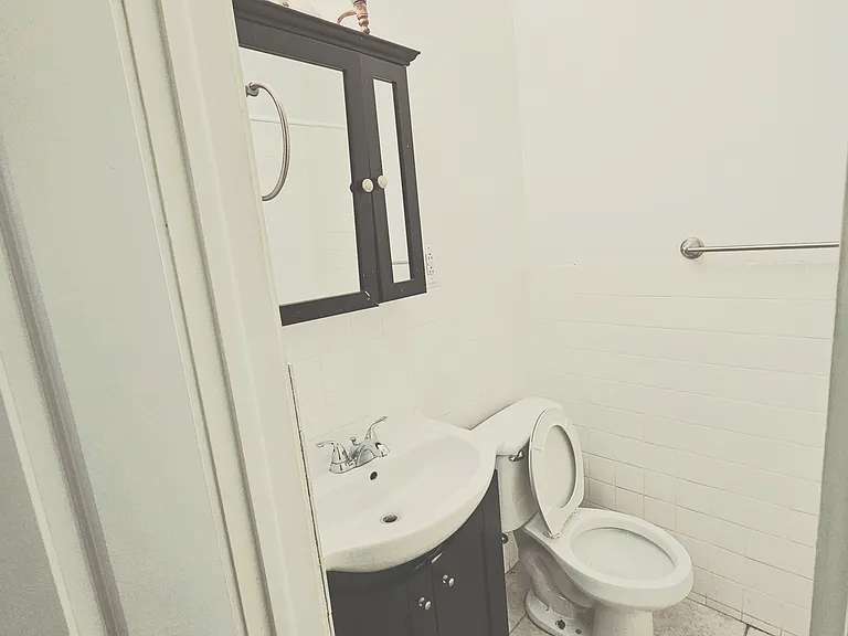 1001 W Walnut St #A — Photo 16