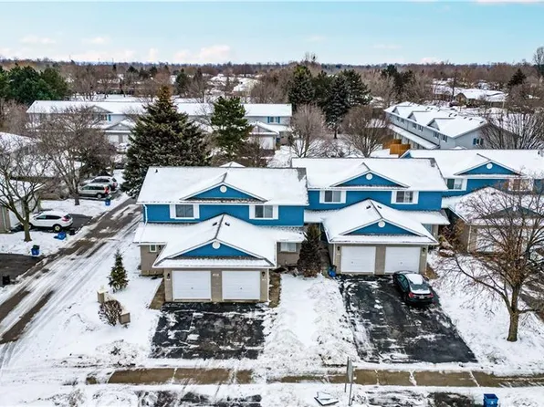 455 Kingscourt Dr #2, Waterloo, ON N2K 3R5