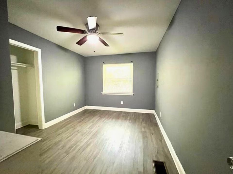 1st image of 2507 Eastway Dr #2501