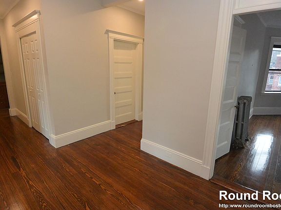 4th image of 1855 Beacon St #3C