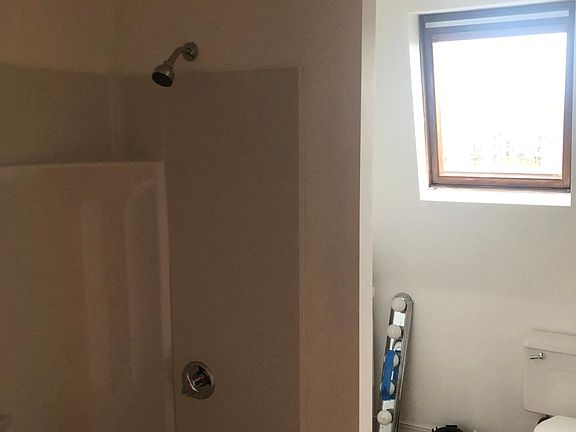 3rd image of 69 Lincoln St Floor 2