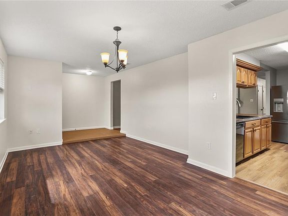 4th image of 5325 Loring Dr