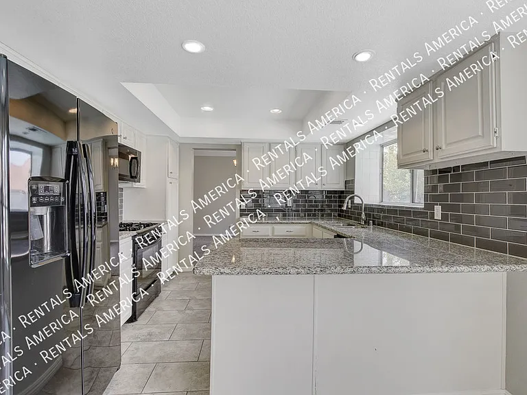 319 Simon Bolivar Dr — Photo 17
