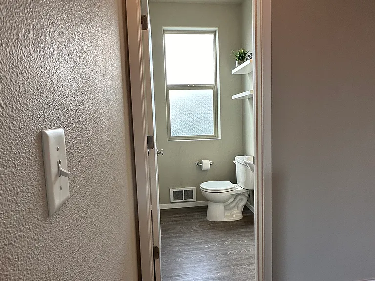 2329 W Bridge Ave — Photo 21