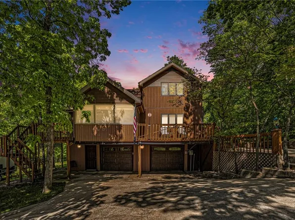 7602 E Forest Lakes Dr, Kansas City, MO 64152