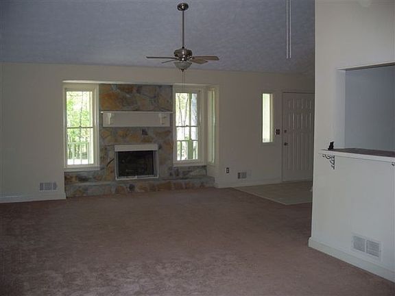 3rd image of 1531 Pine Creek Dr