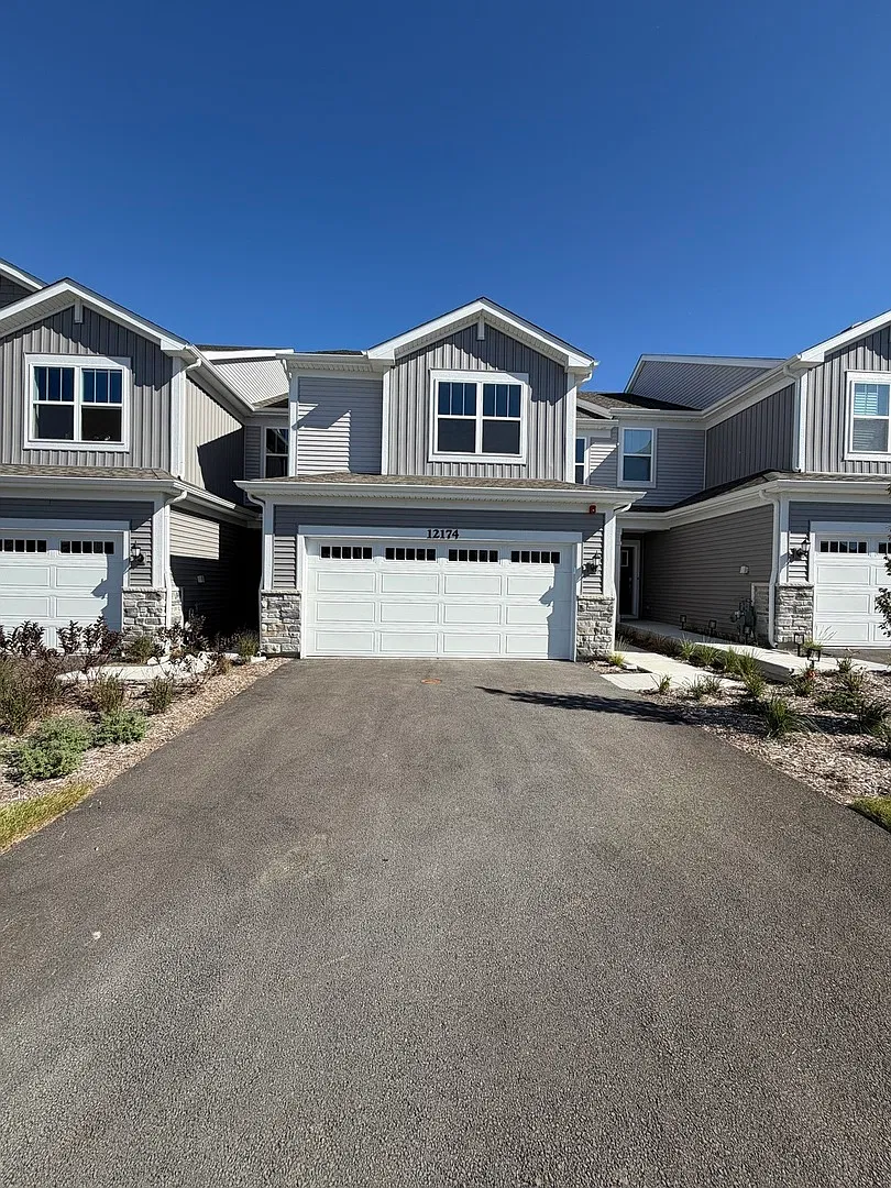 3 bed, 2.5 bath, 1840 sqft, $2,900 — Photo 1