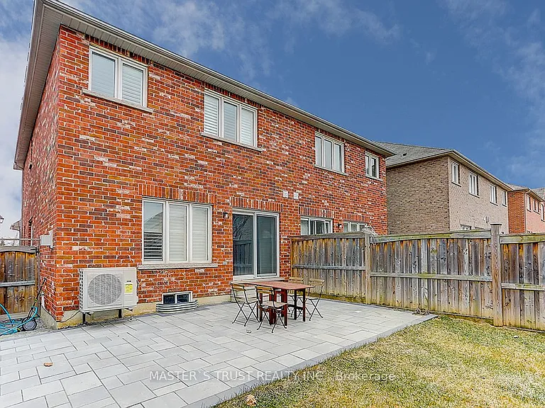 12 Glenbar Gdns — Photo 32