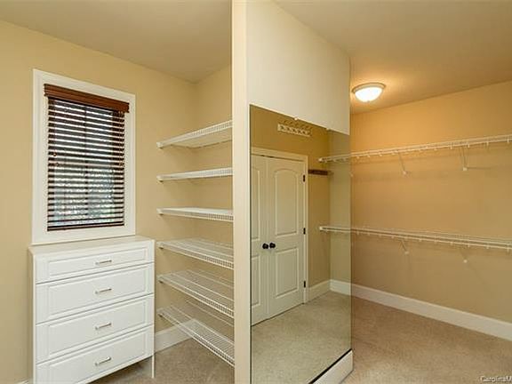 Master Bedr Walk-in Closet