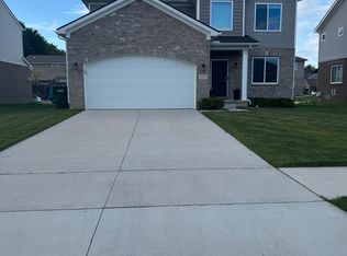 5273 Marie Ln, Sterling Heights, MI 48310