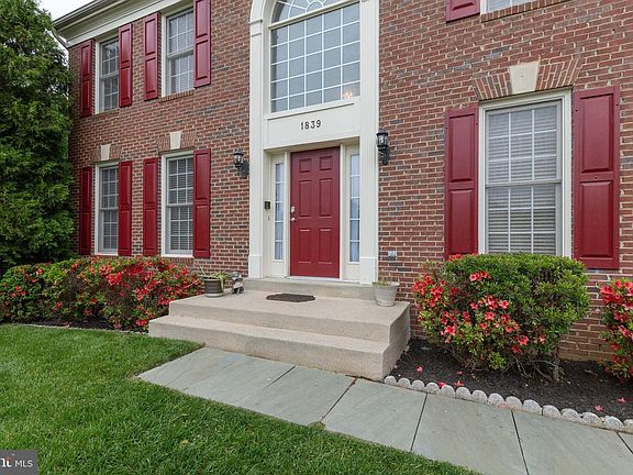 4th image of 1839 Strickland Ct