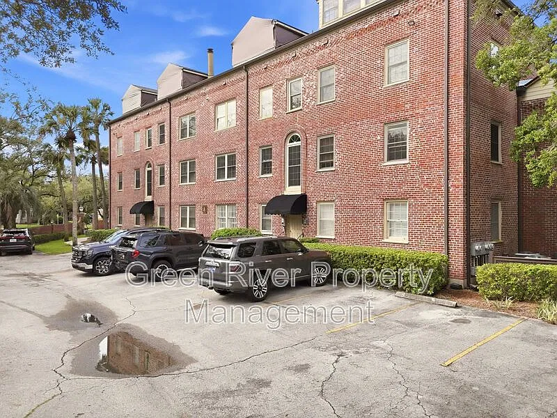2 bed, 2.0 bath, 1292 sqft, $2,425 — Photo 2